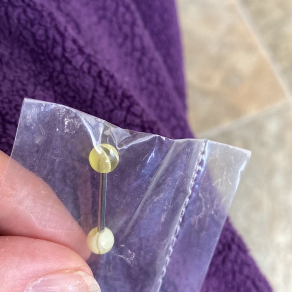 Yellow/white swirl tongue ring - Picture 2 of 2